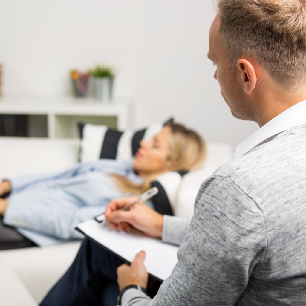 woman receiving hypnosis therapy
